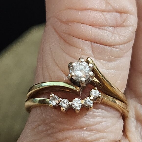 LADIES DIAMOND RING